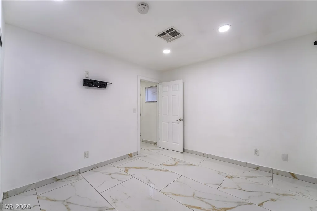 3160 Viking, Las Vegas, NV 89121