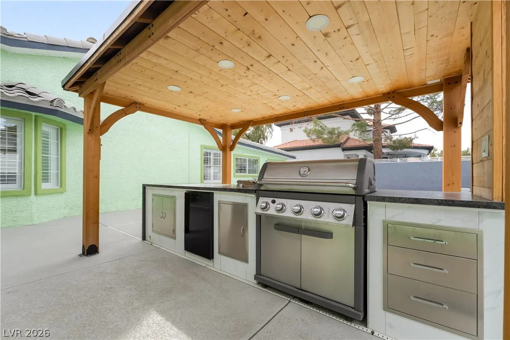 3160 Viking, Las Vegas, NV 89121