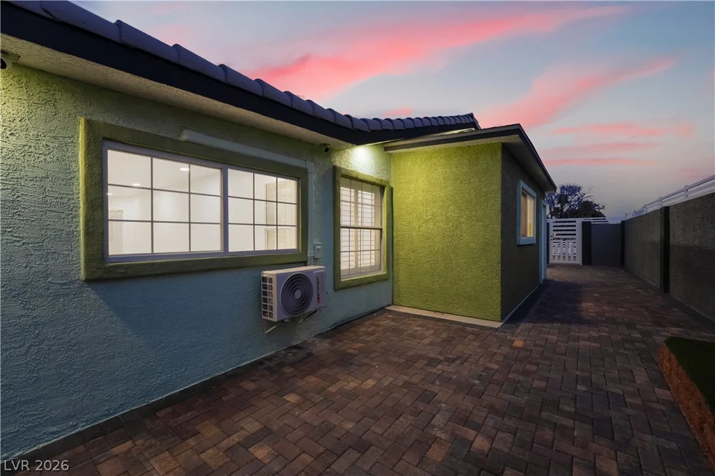 3160 Viking, Las Vegas, NV 89121