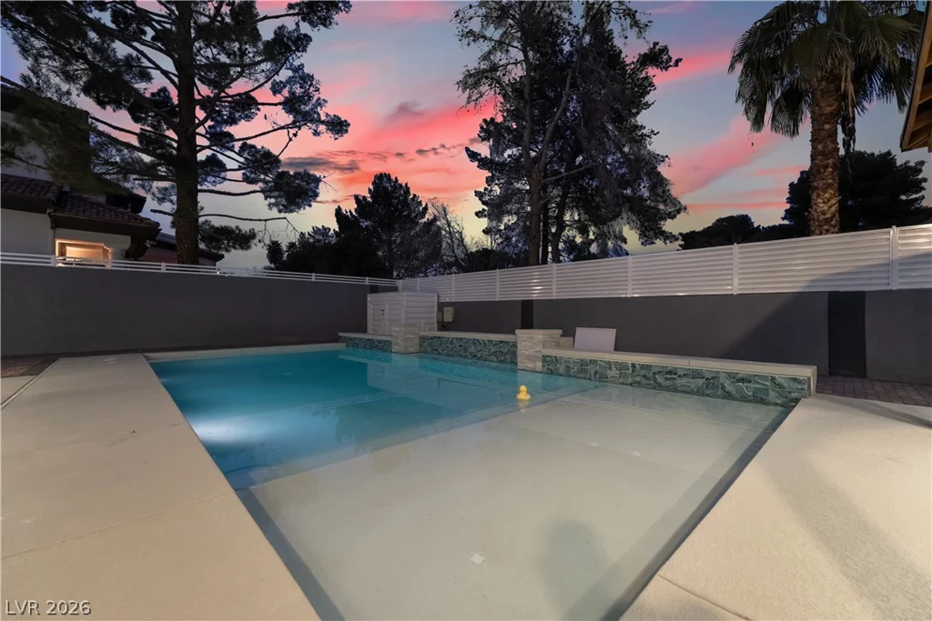 3160 Viking, Las Vegas, NV 89121