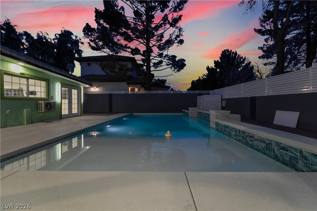 3160 Viking, Las Vegas, NV 89121