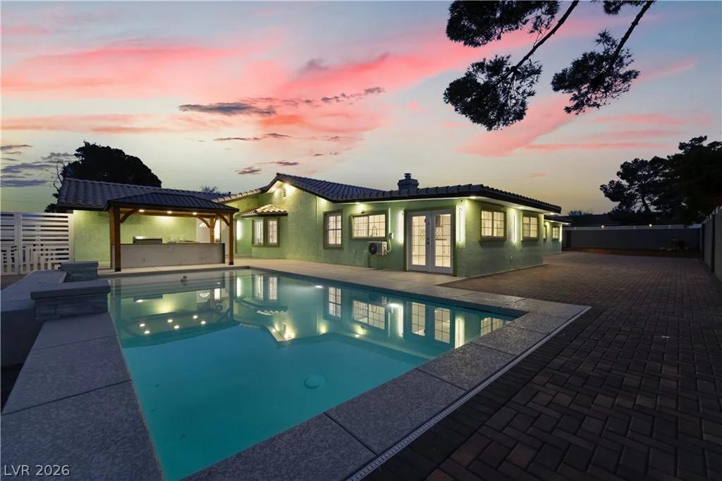 3160 Viking, Las Vegas, NV 89121
