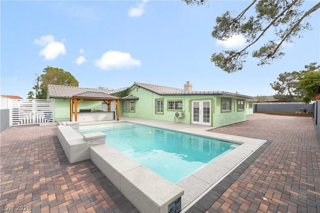 3160 Viking, Las Vegas, NV 89121