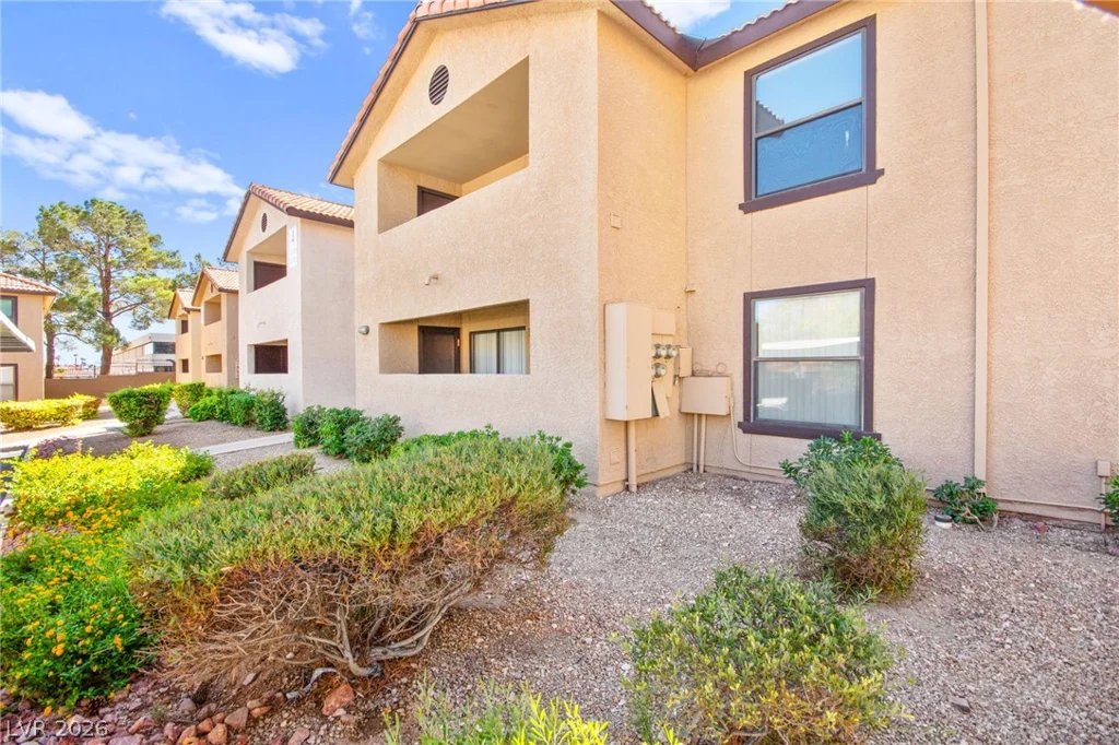 2451 Rainbow, Las Vegas, NV 89108