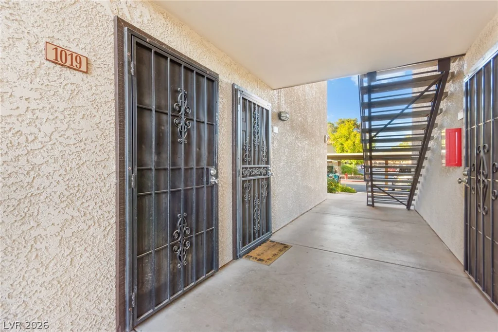 2451 Rainbow, Las Vegas, NV 89108