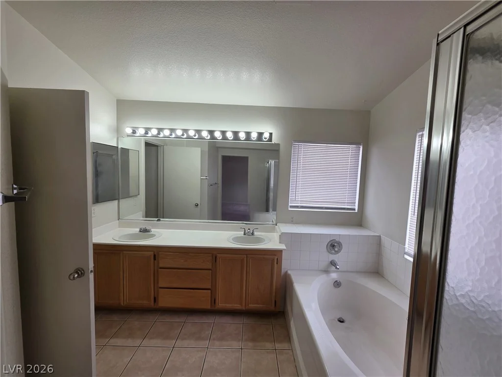 25 Newburg, North Las Vegas, NV 89032