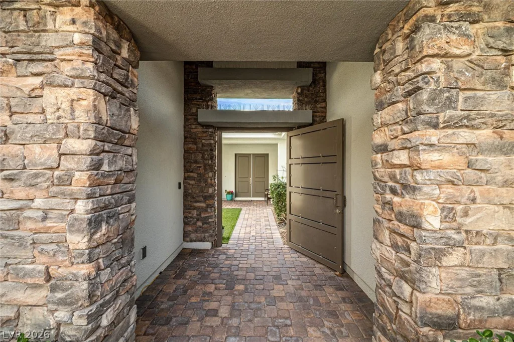 8260 Sweetwater Creek, Las Vegas, NV 89113