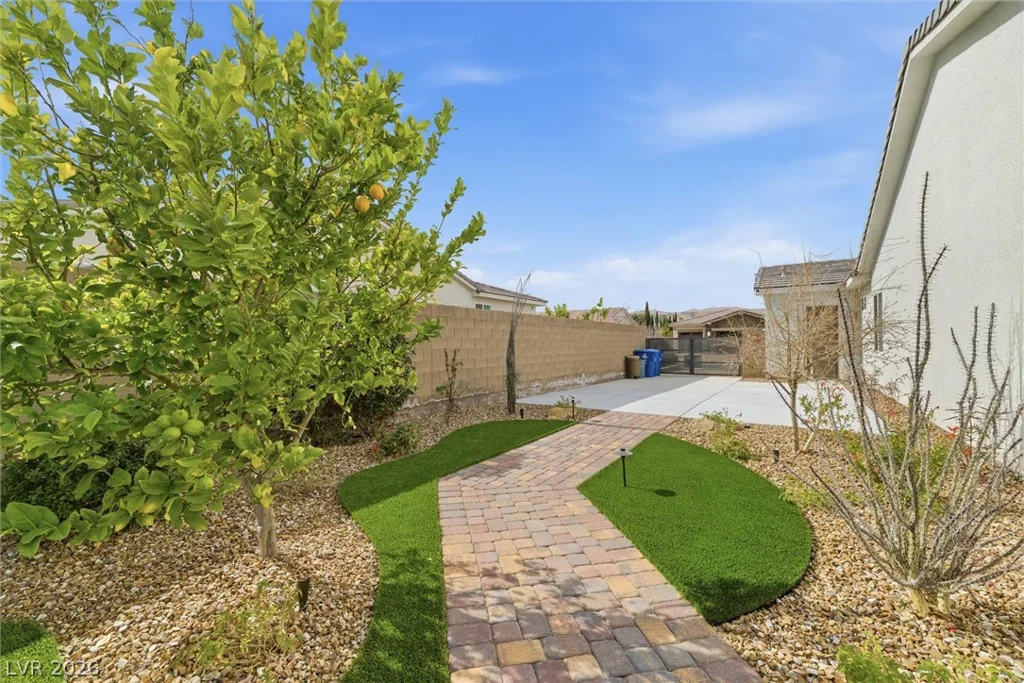 8260 Sweetwater Creek, Las Vegas, NV 89113