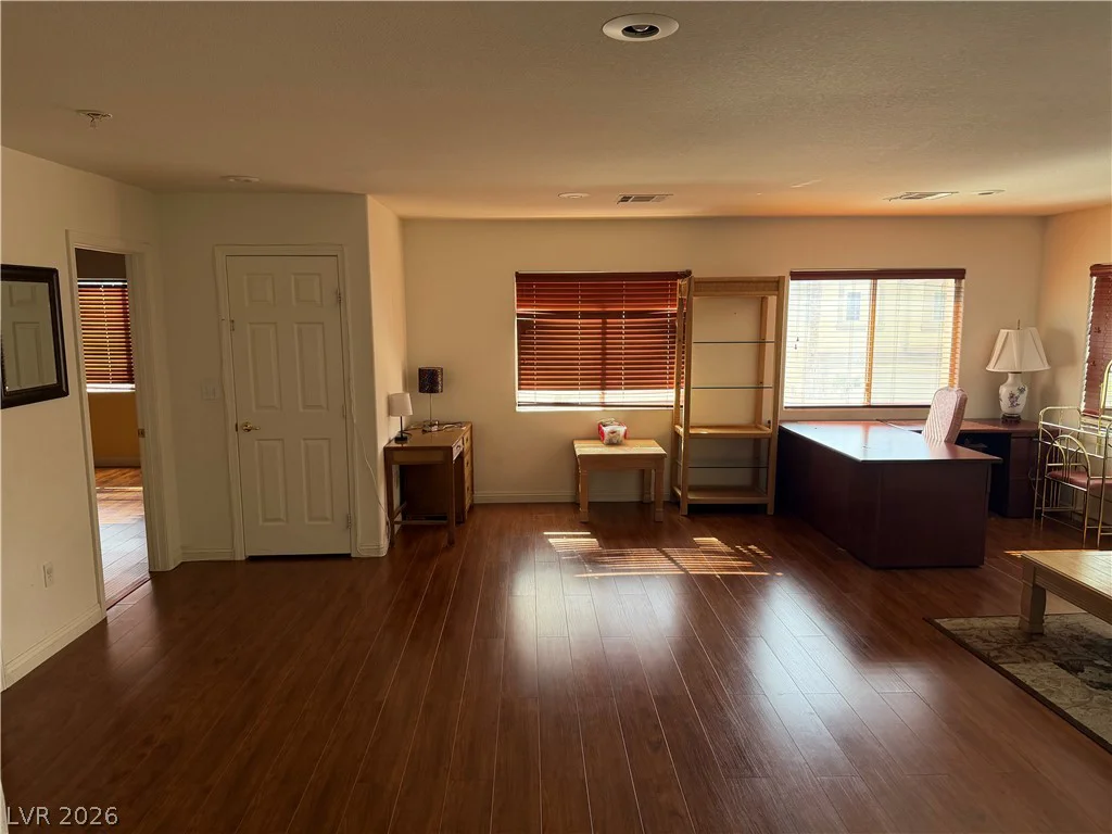 178 Flying Hills, Las Vegas, NV 89148
