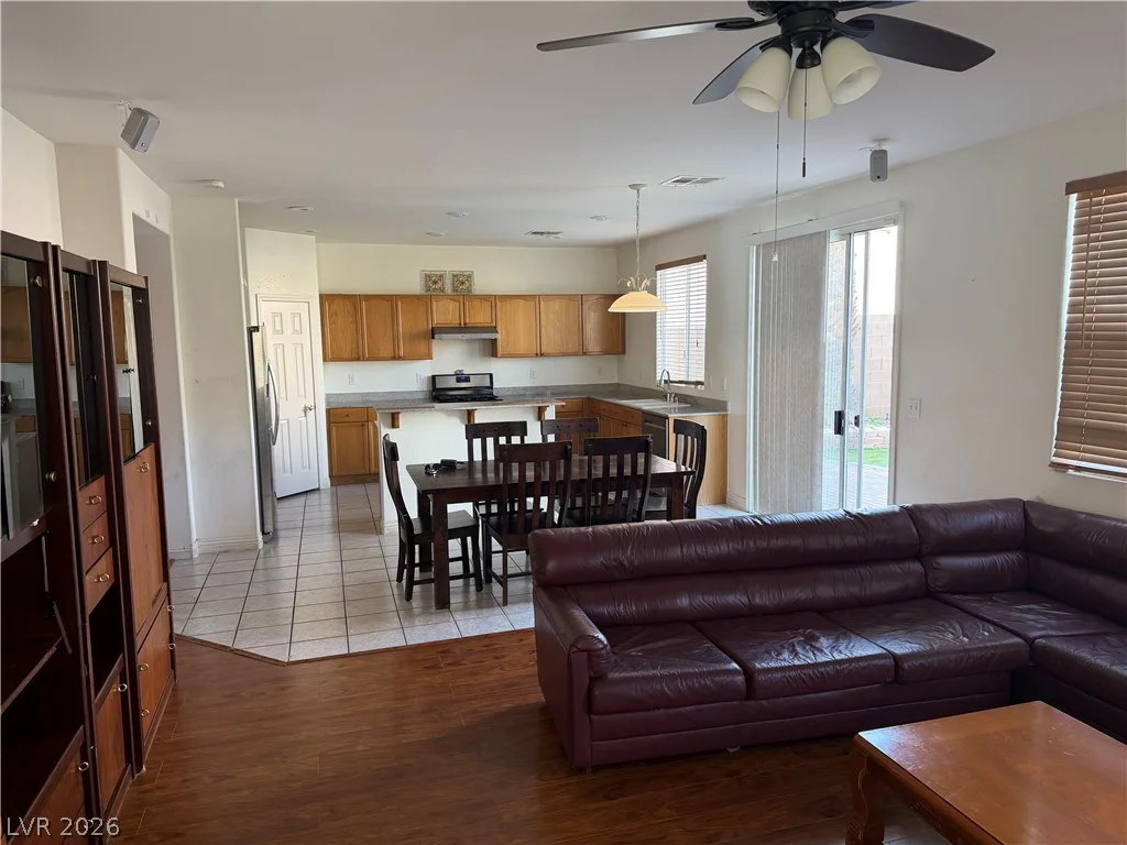 178 Flying Hills, Las Vegas, NV 89148
