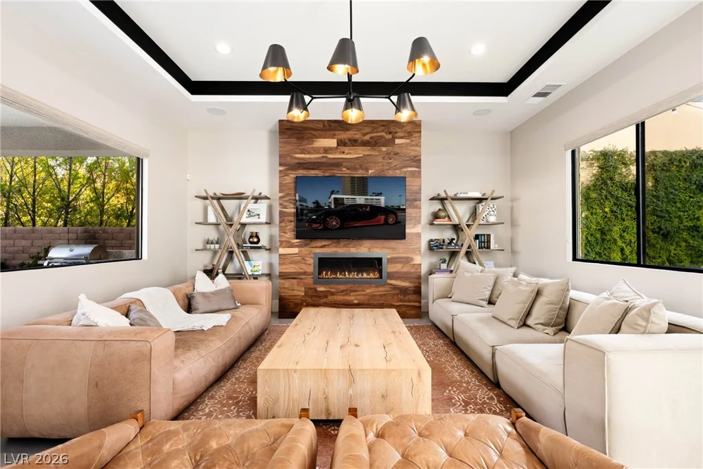 62 Grey Feather, Las Vegas, NV 89135