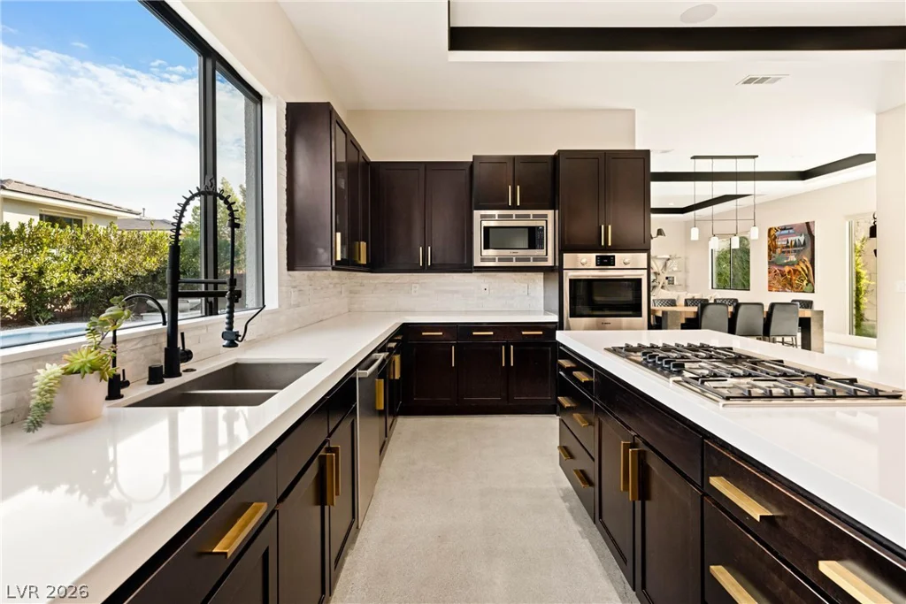 62 Grey Feather, Las Vegas, NV 89135