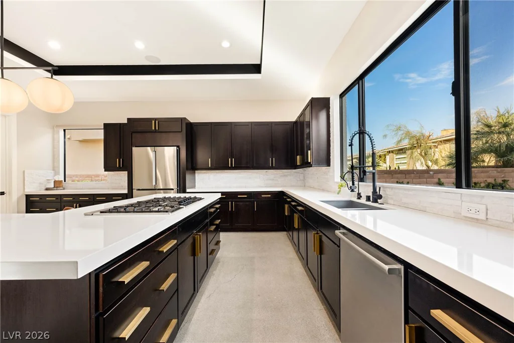 62 Grey Feather, Las Vegas, NV 89135