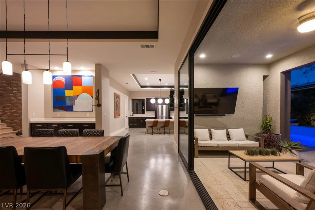 62 Grey Feather, Las Vegas, NV 89135