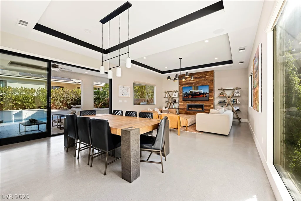 62 Grey Feather, Las Vegas, NV 89135