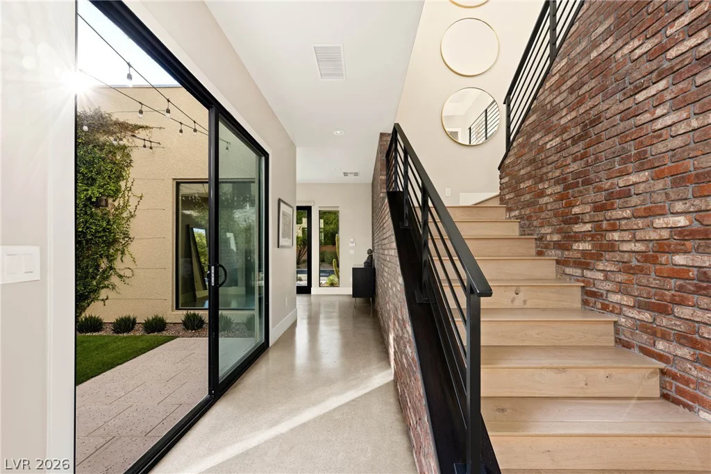 62 Grey Feather, Las Vegas, NV 89135