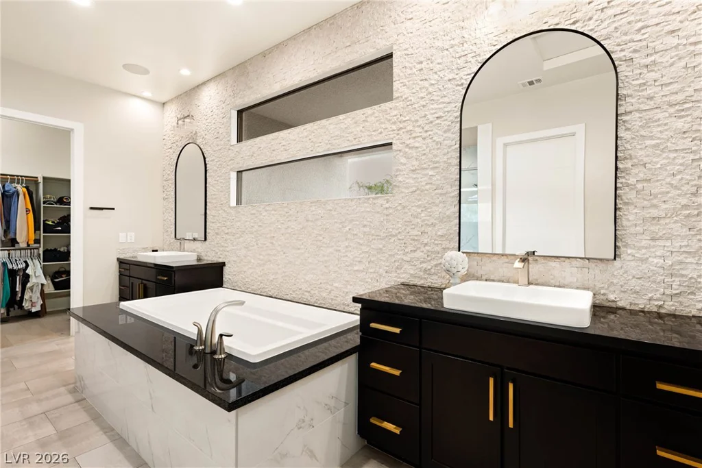 62 Grey Feather, Las Vegas, NV 89135