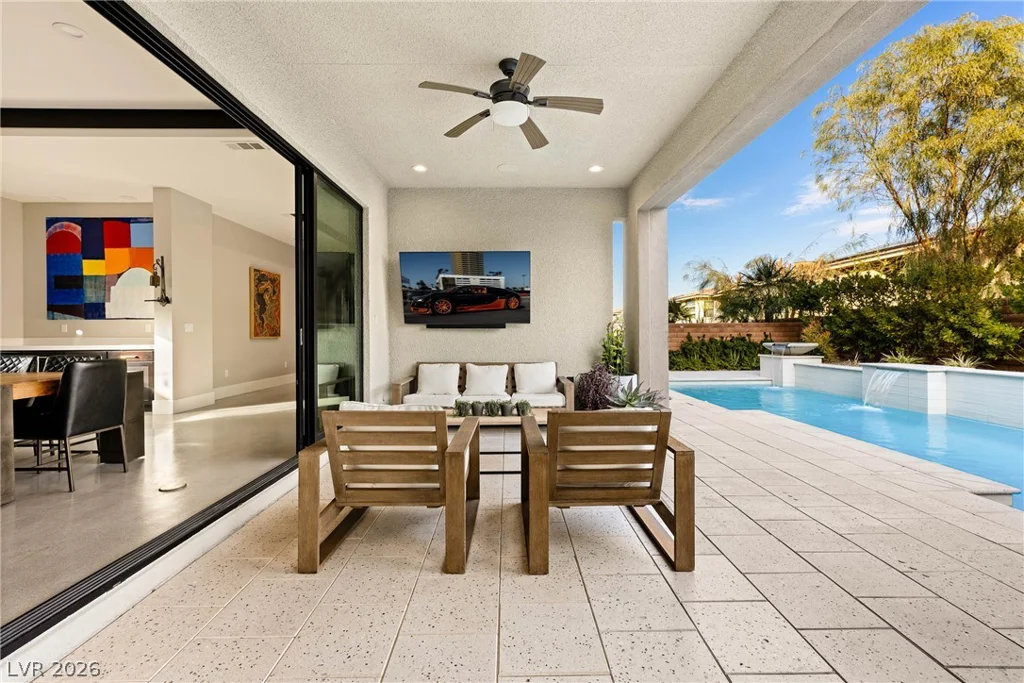 62 Grey Feather, Las Vegas, NV 89135