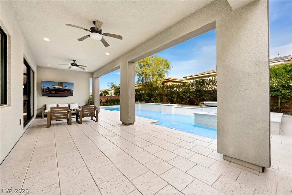 62 Grey Feather, Las Vegas, NV 89135