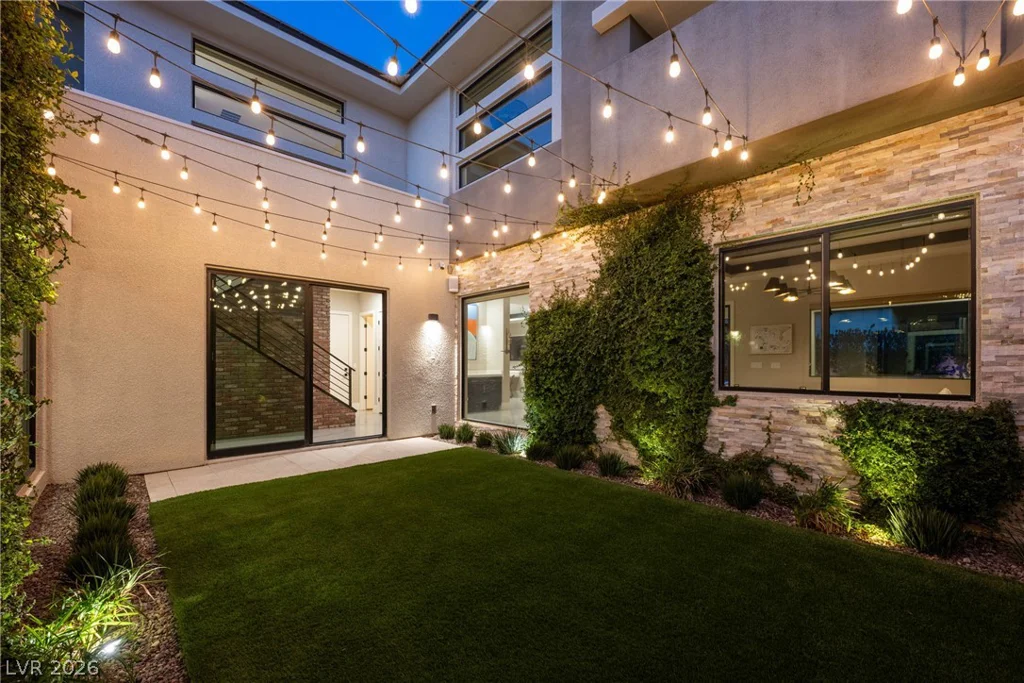 62 Grey Feather, Las Vegas, NV 89135