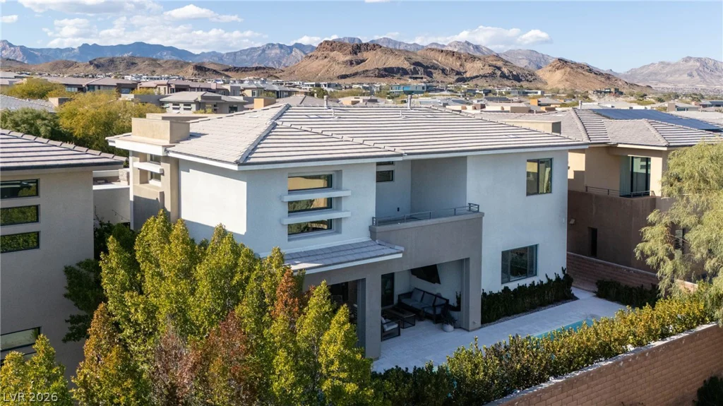 62 Grey Feather, Las Vegas, NV 89135