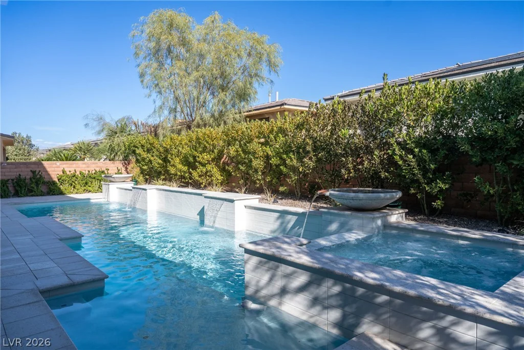 62 Grey Feather, Las Vegas, NV 89135