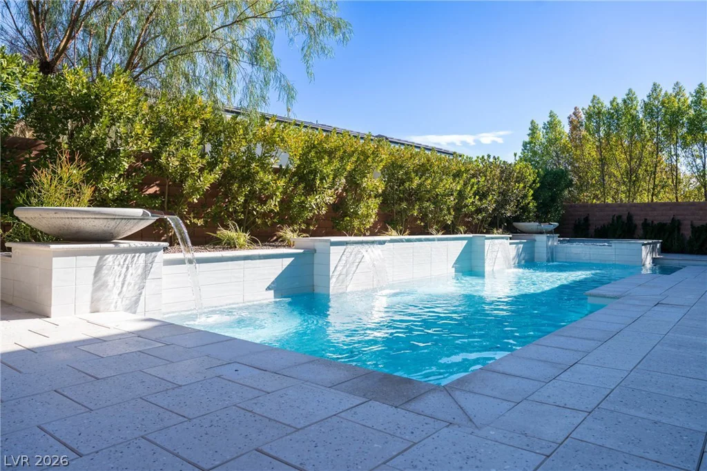 62 Grey Feather, Las Vegas, NV 89135