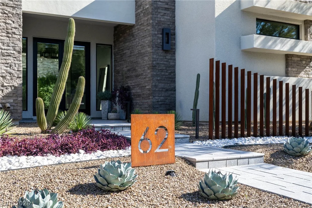 62 Grey Feather, Las Vegas, NV 89135
