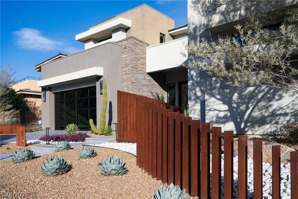 62 Grey Feather, Las Vegas, NV 89135