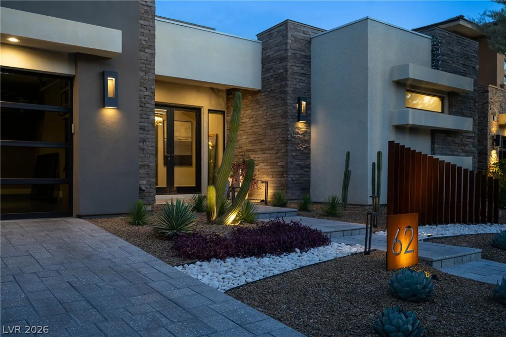 62 Grey Feather, Las Vegas, NV 89135
