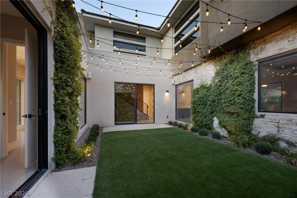 62 Grey Feather, Las Vegas, NV 89135