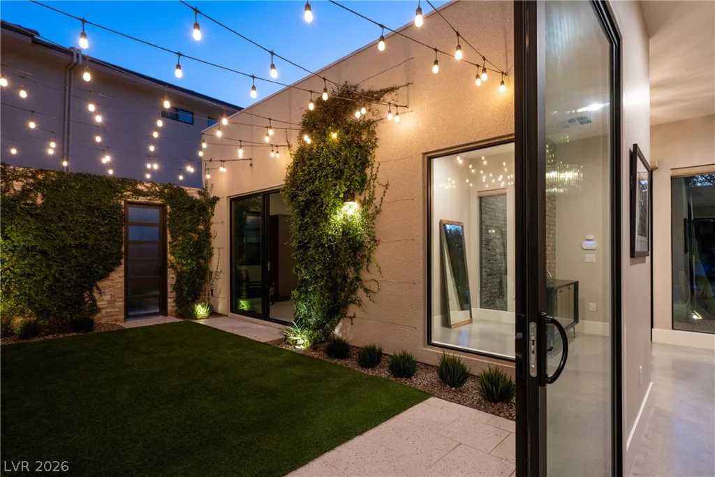 62 Grey Feather, Las Vegas, NV 89135
