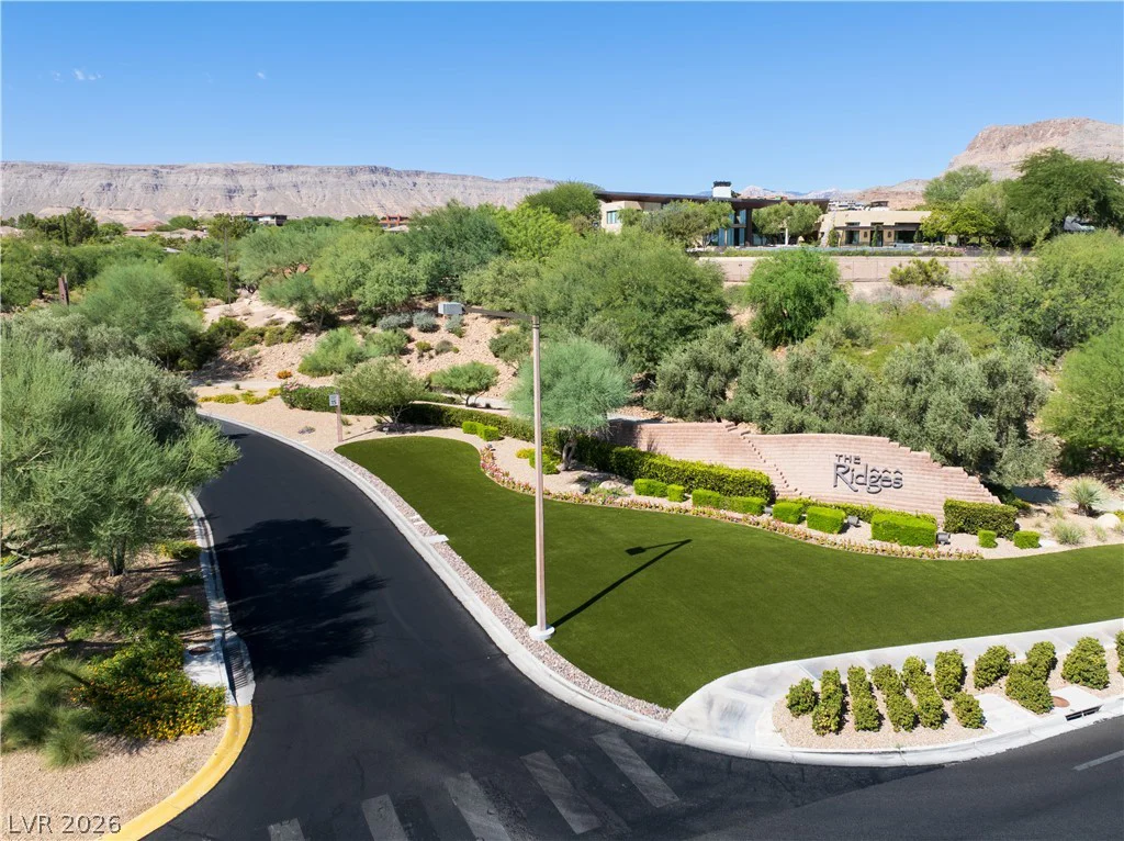 62 Grey Feather, Las Vegas, NV 89135
