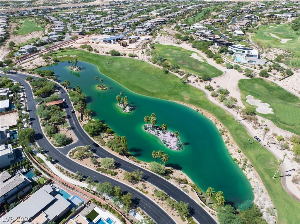 62 Grey Feather, Las Vegas, NV 89135