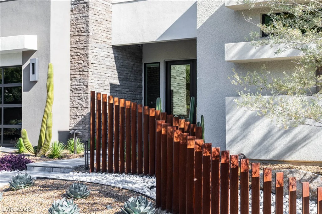 62 Grey Feather, Las Vegas, NV 89135
