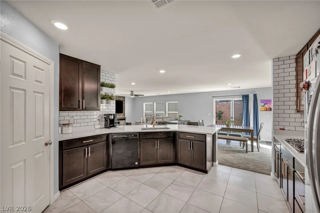 10283 Massachusetts, Las Vegas, NV 89141