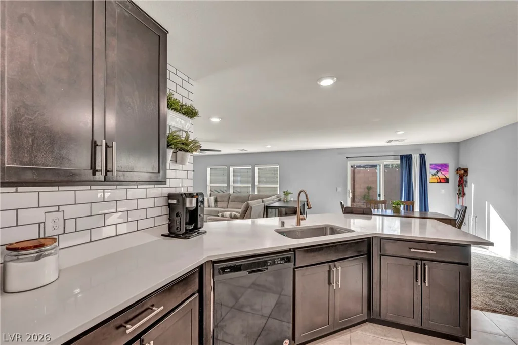10283 Massachusetts, Las Vegas, NV 89141