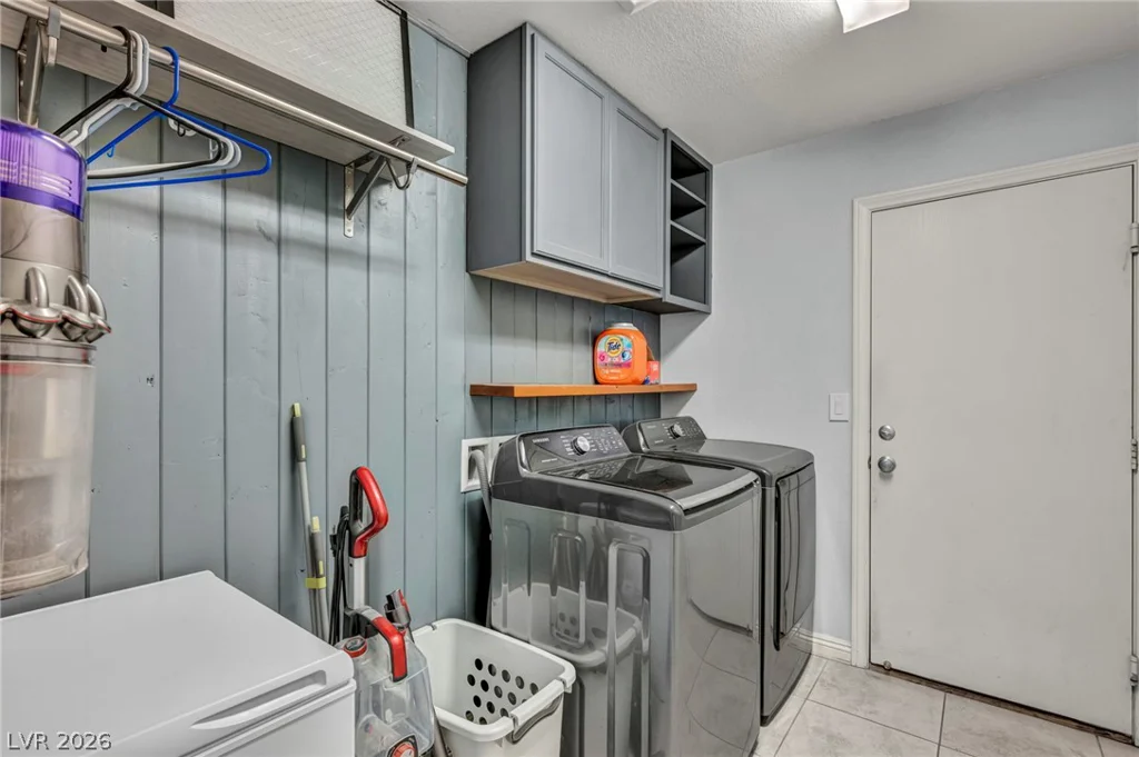 10283 Massachusetts, Las Vegas, NV 89141