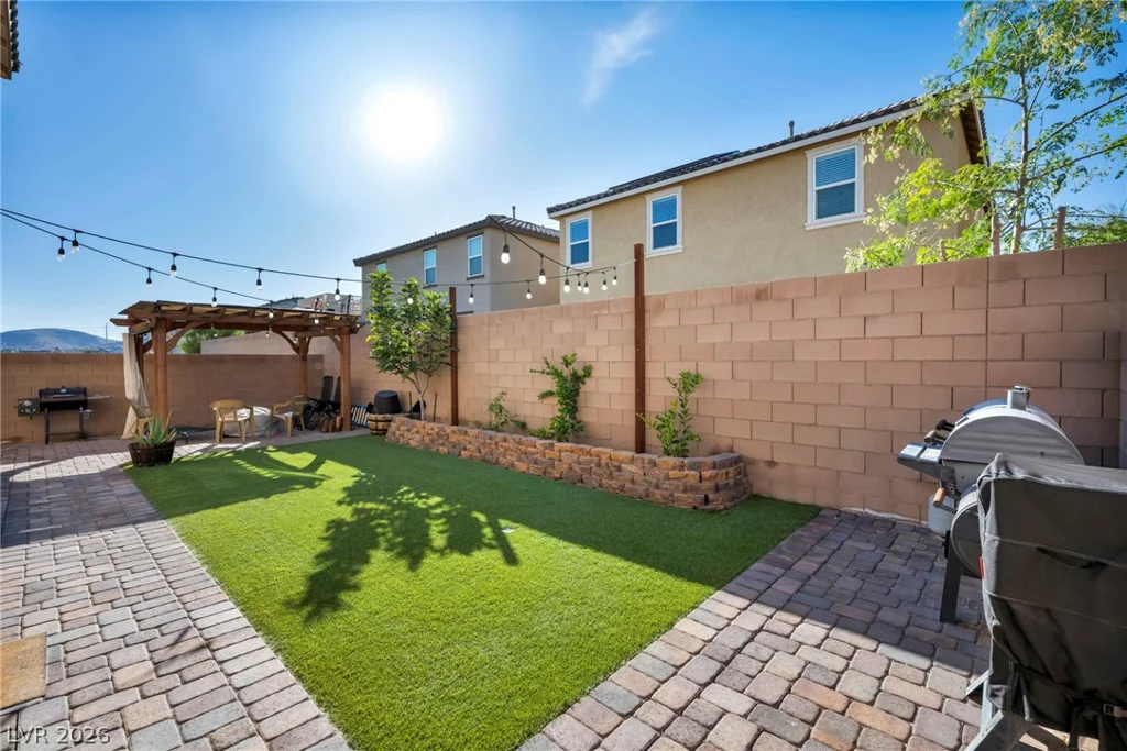 10283 Massachusetts, Las Vegas, NV 89141