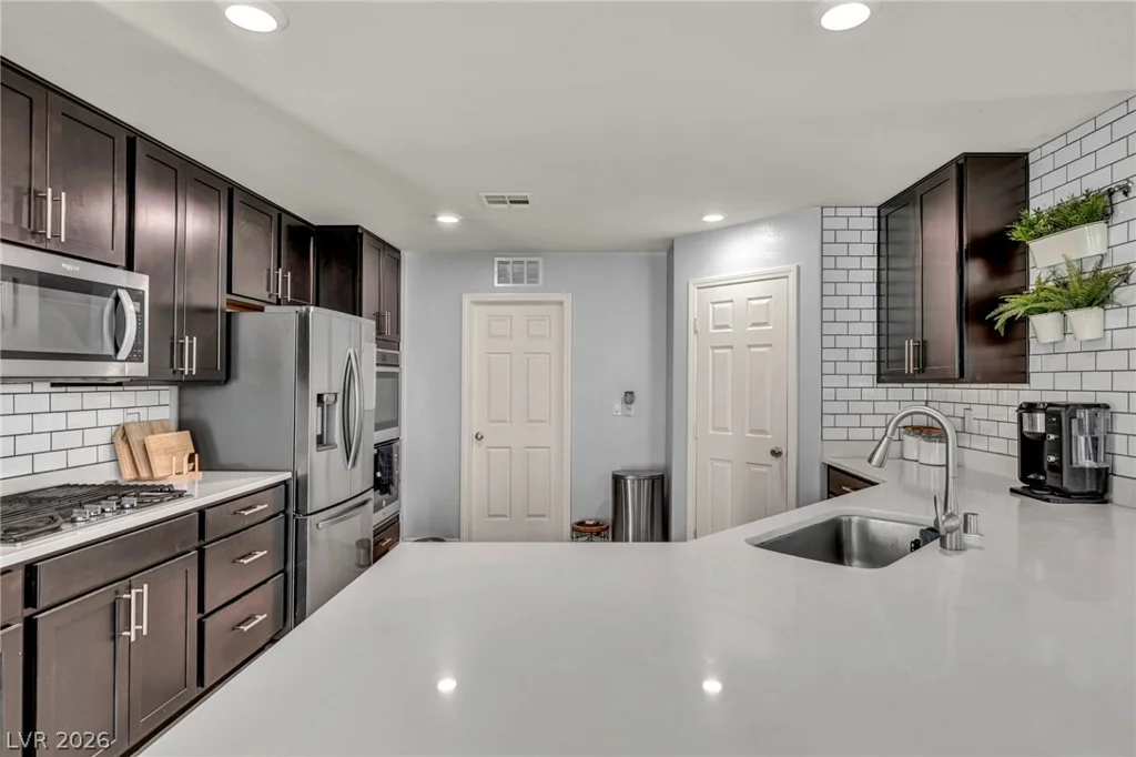 10283 Massachusetts, Las Vegas, NV 89141