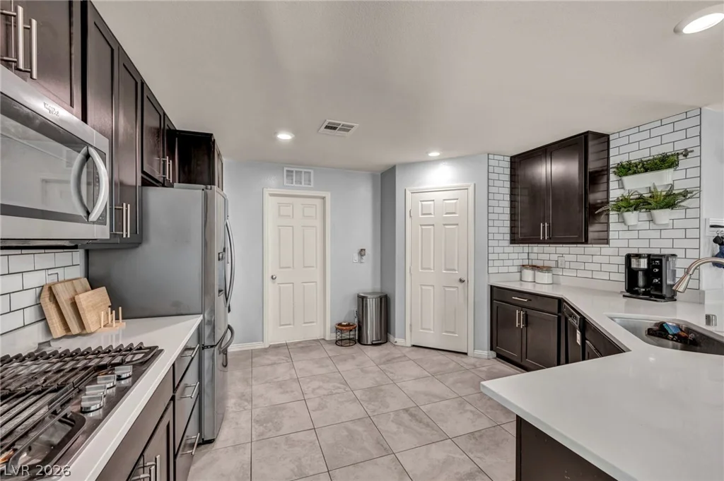 10283 Massachusetts, Las Vegas, NV 89141
