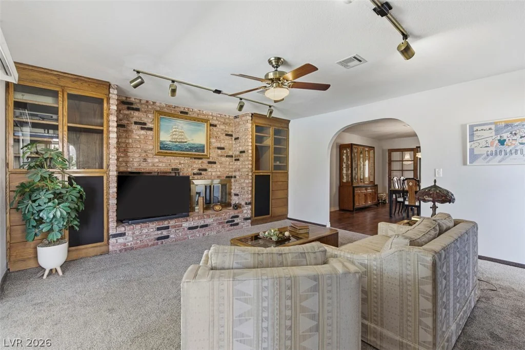 1558 Duneville, Las Vegas, NV 89146