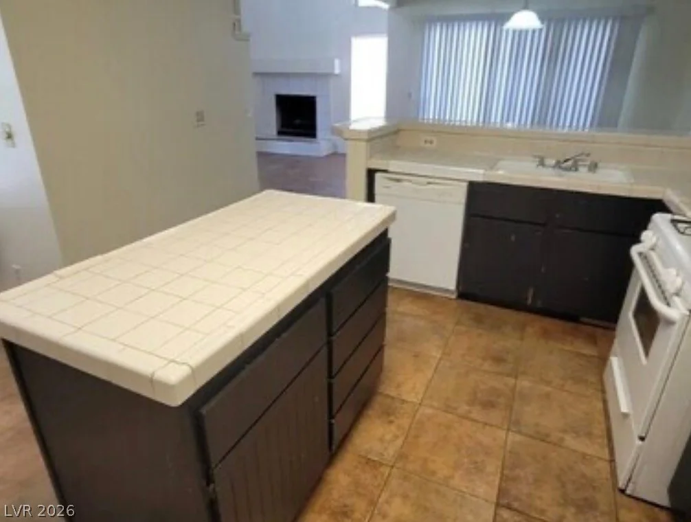 2604 Golden Sands, Las Vegas, NV 89128