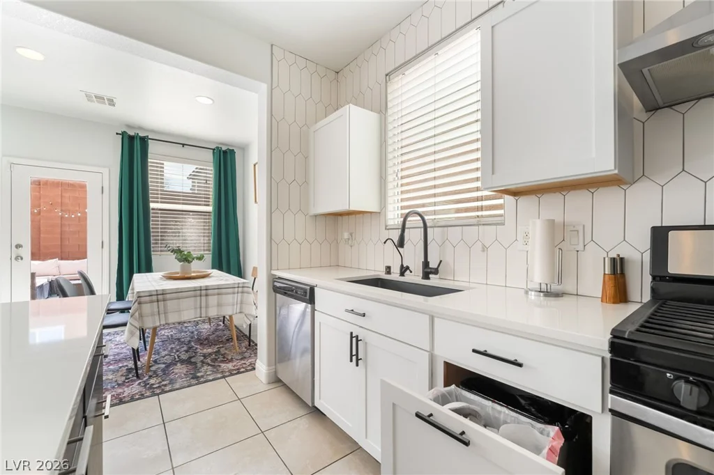 7403 Benlomond, Las Vegas, NV 89179
