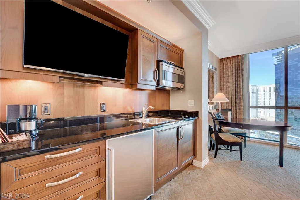 135 Harmon, Las Vegas, NV 89109