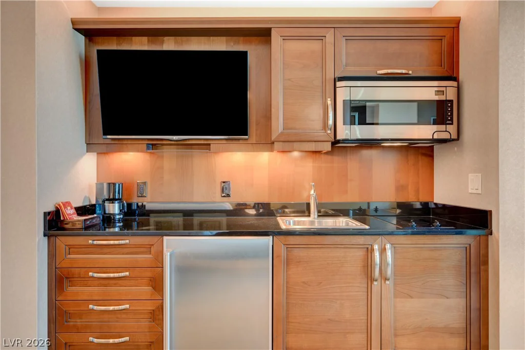 135 Harmon, Las Vegas, NV 89109