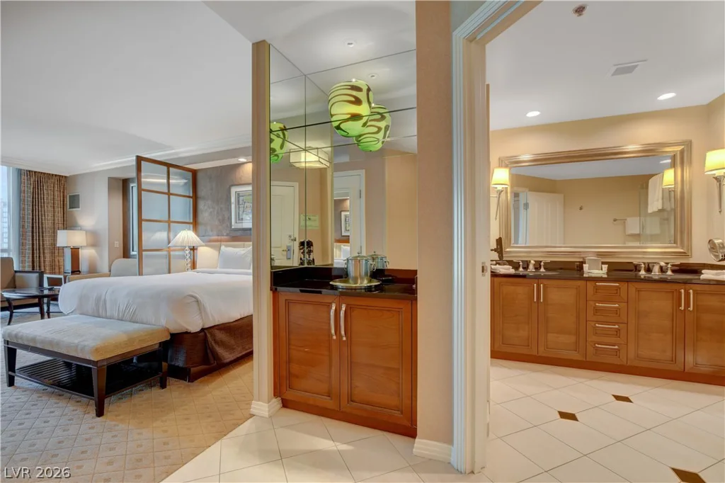 135 Harmon, Las Vegas, NV 89109