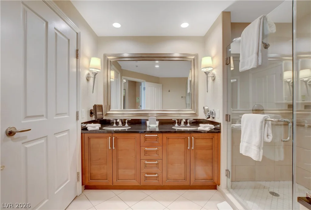 135 Harmon, Las Vegas, NV 89109
