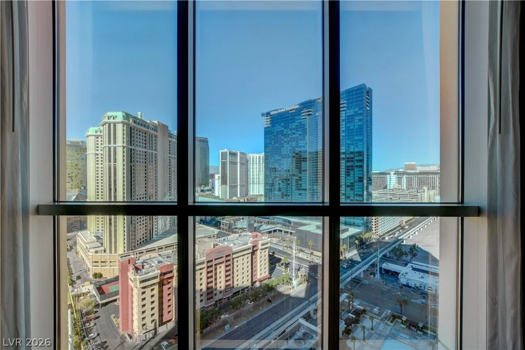 135 Harmon, Las Vegas, NV 89109