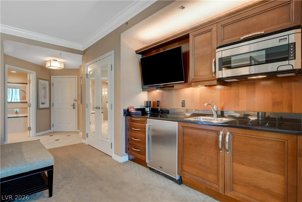 135 Harmon, Las Vegas, NV 89109